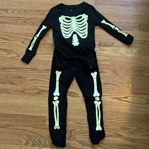 NWT Gap Kids Sz. 6 Glow In The Dark Skeleton PJ’s